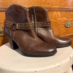 NWT Söfft Noreen Distressed Leather Harness Boots - Size 6.5